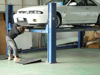 スカイラインＲ３３ＧＴＲのスポイラー交換！