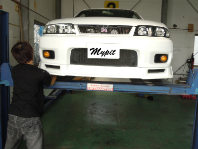 スカイラインＲ３３ＧＴＲのスポイラー交換！