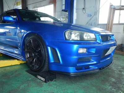 R34スカイラインGTRのサスペンション交換